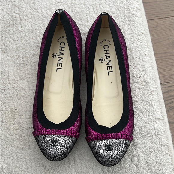 CHANEL Fuchsia and Silver ballerina flats - Picture 1 of 5